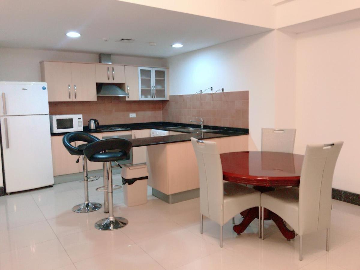 Stout Apartments Manama Zimmer foto
